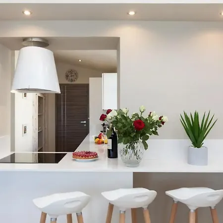 Maison Marina - Absoluty - New-luxury Old - 1st Row Sea View Terrace Appartement *